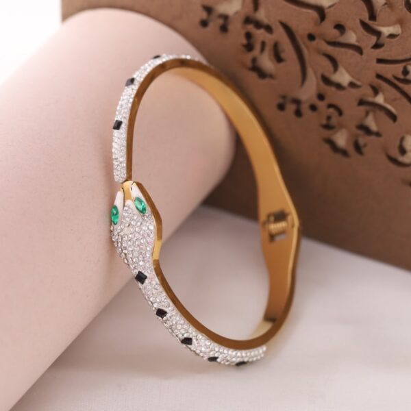 Regal Icon Golden Kada 1