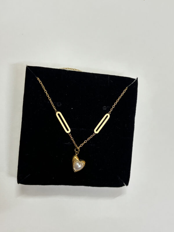 Detailed view of the gold plated Aura Pearl Heart Necklace