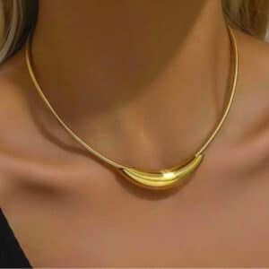 Elegant Pendant Golden Necklace