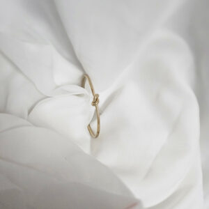 Lover's Loop Minimal Golden Bracelet