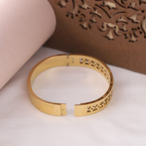 Elaria Engraved Golden Kada