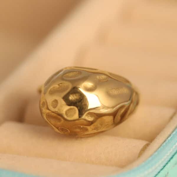 Fluid Embrace Sculpted Gold Ring - Image 3