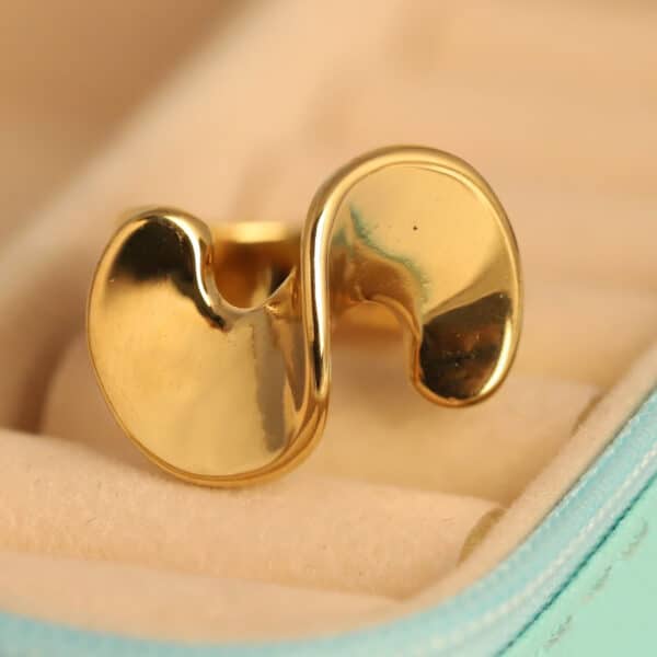Fluid Harmony Gold Ring