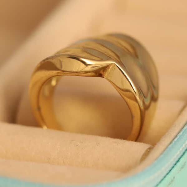 Golden Flow Sculpted Ring - Image 3