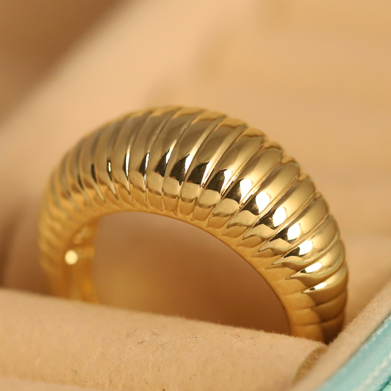 Golden Halo Ribbed Ring 1