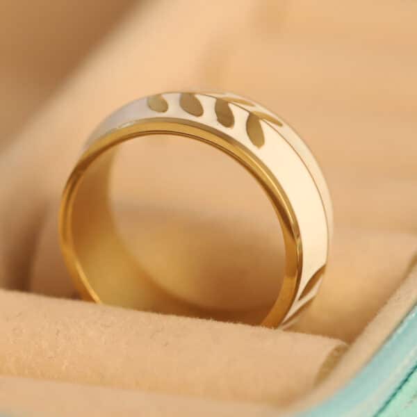 Golden Laurel Leaf Ring