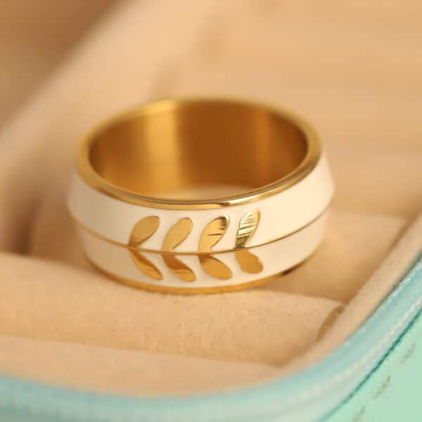 Golden Laurel Leaf Ring - Image 3