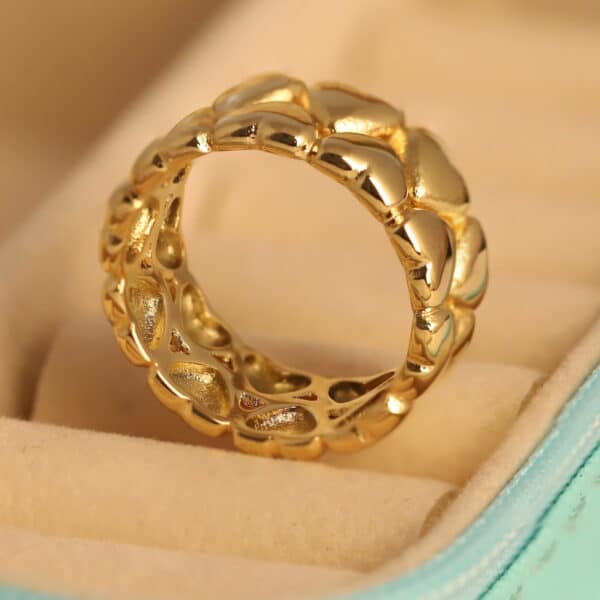 Heartfelt Embrace Gold Ring - Image 2