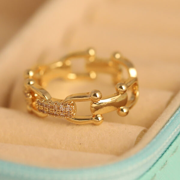 Luminous Chain-Link Gold Ring - Image 2