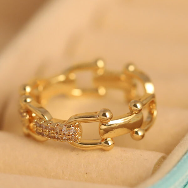Luminous Chain-Link Gold Ring - Image 3