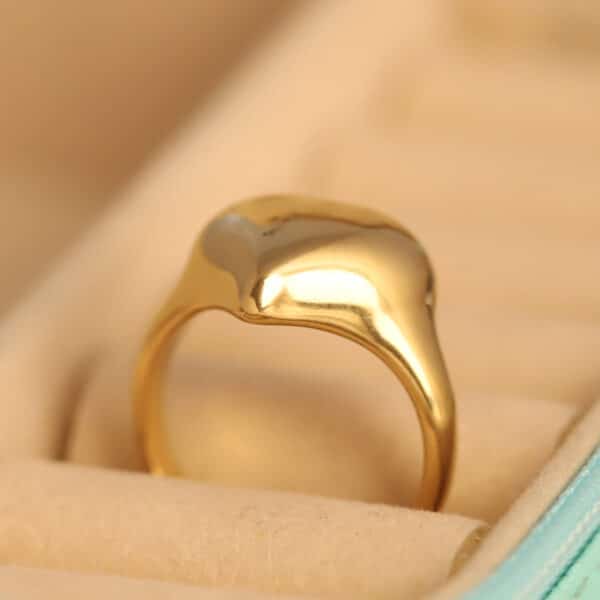 Lustrous Heart Gold Ring - Image 2