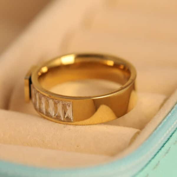 Regal Vantage Diamond Ring - Image 3