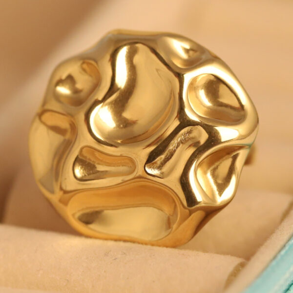 Sculpted Serenity Gold Ring - Image 3