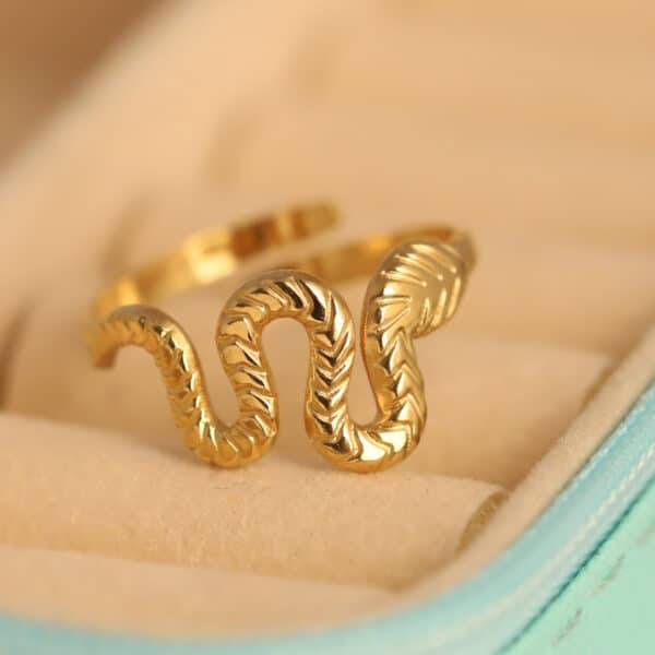 Serpent's Curve Gold Ring